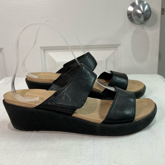 Crocs black leather Aleigh strap wedge sandals size W7 - Picture 3 of 16